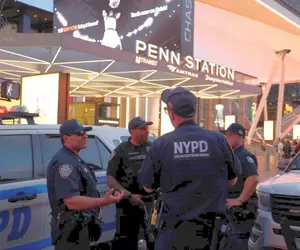 Teroare la New York! 6 persoane înjunghiate înaintea unui eveniment sportiv major la care ar urma să participe președintele Donald Trump
