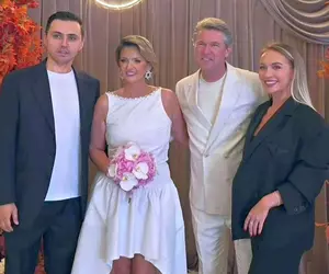 Florin Răducioiu s-a însurat cu Andreea » Primele imagini de la cununia civilă a atacantului Generației de Aur