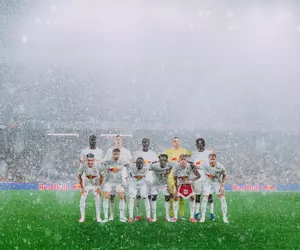 La nici 100 km de Dunăre, meciul european al lui Vlad Dragomir a fost oprit două ore din cauza ploilor » Imagini rare pe un stadion