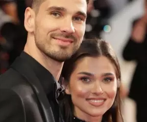 Wow, ce rochie, ce apariție!! Cum s-a afișat Theo Rose la Festivalul de Film de la Cannes, la brațul soțului ei, regizorul Anghel Damian. „Am fost alături de soția mea la o gală” FOTO