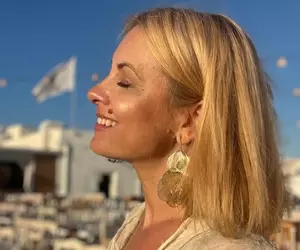Insula din Grecia unde mănânci mai ieftin decât la Mamaia! Simona Gherghe a găsit locul secret: «O masă abundentă e...» [FOTO]