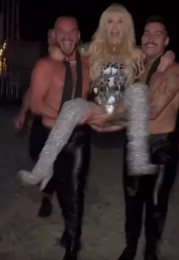 loredana-groza-carata-de-dansatori-6