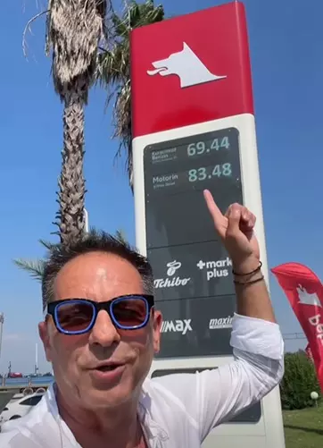 Dan Negru intr-o benzinarie din Turcia in vacanta