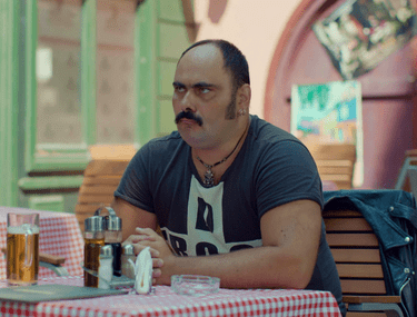 La Proba Pentru Rolul Ariciu Din Liber Ca PasÄƒrea Cerului Actorul Adrian Anghel I A Rupt Regizorului Un Scaun De EpocÄƒ Foto Libertatea