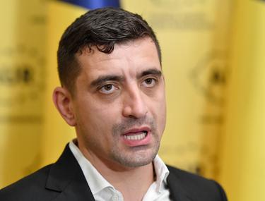 George Simion şi-a Făcut Apariţia în Parlament Cu O Mască Transparentă: „Este Foarte ...