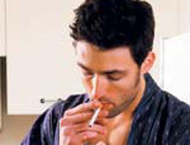 Renuntarea la fumat, benefica in dormitor, in cazul barbatilor