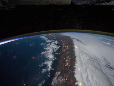 Video Imagini Extraordinare Terra Cum N Ai Mai Văzut O Filmată De La 400 De Km Depărare Stiri știri Externe Libertatea Libertatea