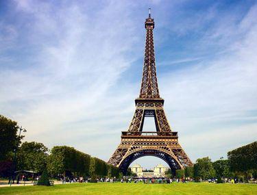 Atac Armat In Munchen Turnul Eiffel Va Fi Iluminat In Această