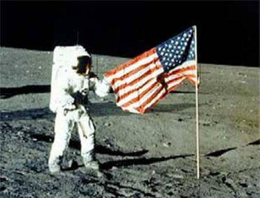 Astronautul Neil Armostrong A Murit Primul Om Care A Păsit Pe Lună Avea 82 De Ani Video Stiri știri Externe Libertatea Libertatea