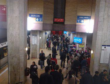 Dezastru La Metrou Linii Blocate Intre Staţiile Victoriei Si Aurel Vlaicu Foto Stiri știri Romania Libertatea Libertatea