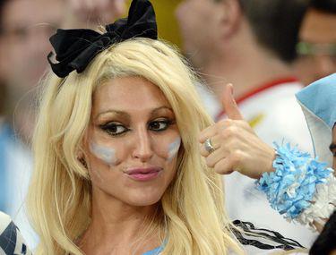 Argentina Joacă Super Fotbal și Are Super Suporterițe Să Tot