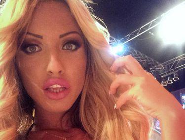 Loredana Chivu Cu Chiloţii Trasi Pană In Gat Pe Străzile Orasului Imaginea De Mii De Like Uri Entertainment Monden Libertatea Libertatea