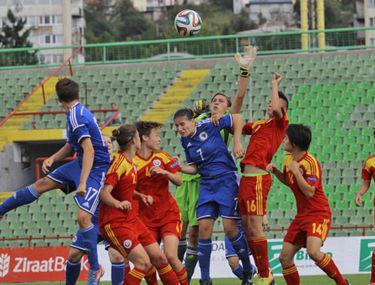 Ca Fetele Bătaie Ca N Filme Pe Terenul De Fotbal Fotbal Sport Libertatea Libertatea