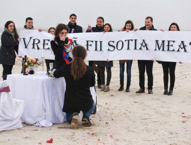 Cerere In Căsătorie Inedită A Pus Marea Intrebare Pe Plajă Stiri Libertatea Libertatea