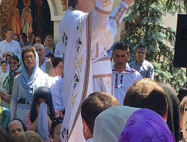 Detalii Despre Tanărul Pe Care Ar Fi Incercat Să L Corupă Preotul Cantăreț Cristian Pomohaci S A Jucat Cu Părintele Libertatea