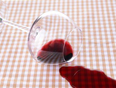 Cum Scoti Petele De Vin Rosu Metode De A Scoate Petele De Vin