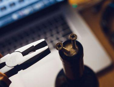 Cum Deschizi Sticla De Vin Fără Tirbușon șase Metode Eficiente Libertatea