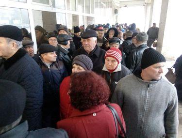 Inghesuială Imbranceli și Ghionturi La Galați Pentru Plata Impozitelor In Prima Zi De Deschidere A Ghișeelor Libertatea
