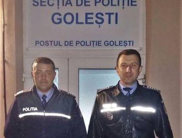 Doi Polițiști Din Vrancea Au Cărat In Spate Un Bărbat Care Voia Să