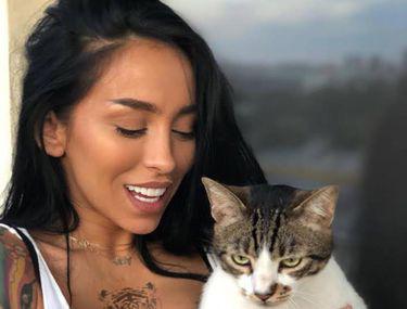 Ruby și A Făcut Un Nou Tatuaj Vezi Aici In Exclusivitate Ce Si A Tatuat Cantăreața Pentru Sezonul Estival Entertainment Monden Libertatea Libertatea