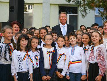 Iohannis Prezent In Prima Zi De școală La Ceremonia De Deschidere A Anului școlar La Alba Iulia Libertatea
