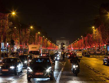 S Au Aprins Luminile De Crăciun De Pe Champs Elysees Libertatea