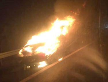 O Mașină A Luat Foc Pe Autostrada Timișoara Lugoj In Urma Unui