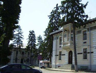 O Asistentă De La Institutul De Psihiatrie Socola Il Acuză Pe Manager De Practici Ilegale In Exercitarea Meseriei Libertatea
