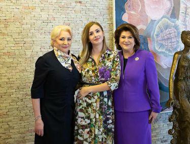 Liviu Dragnea Si Iubita Sa Irina Tănase Alături De Femeile Din Psd Libertatea