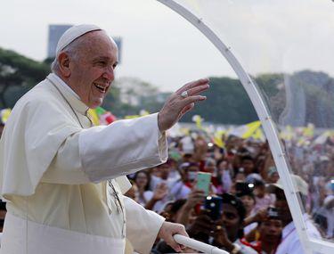Foto Papamobil De La Pitești Papa Francisc Ar Putea Folosi Mașini Dacia In Timpul Vizitei Sale In Romania Stiri știri Romania Libertatea Libertatea