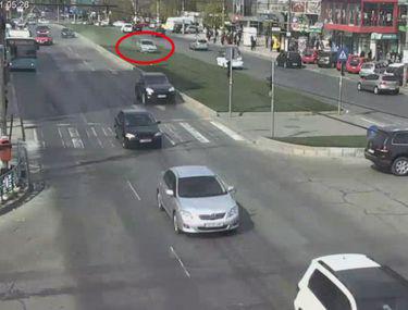 O Mașină A Zburat Peste Un Scuar Din Galați Cascadoria E Filmată Video Libertatea