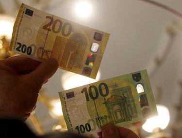 Bce Pune In Circulaţie Noile Bancnote De 100 Si 200 De Euro Libertatea