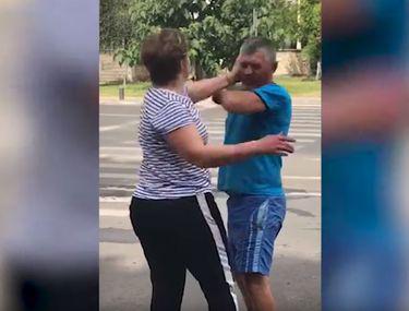 Bărbat Bătut O Femeie In Arad Trecătorii Nu Au Oprit Violențele Libertatea