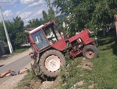 Caz șocant Un Tată și Fiul Lui Au Omorat Un Om și Au Fost Prinși De Poliție Cand Transportau Cadavrul Cu Tractorul In Plină Zi Libertatea