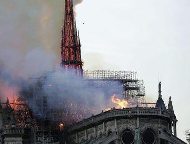 Structura Catedralei Notre Dame Ar Putea Fi Afectată De Valul De Caniculă Din Franța Libertatea