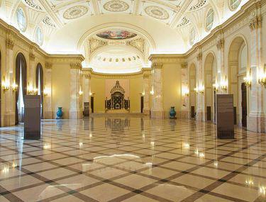 Cotloanele Secrete și Comorile De La Muzeul Național De Artă Al Romaniei Libertatea
