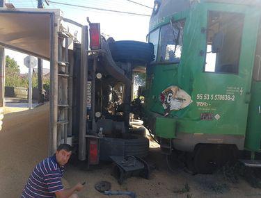 Un Tren Cu 30 De Călători A Deraiat In Botoșani După Ce A Lovit Un Camion Libertatea
