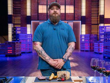 Cine Este Cezar Finalistul De La Masterchef Libertatea