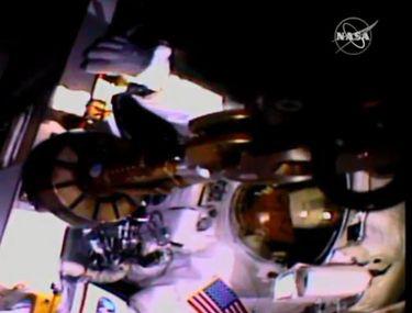 Imagini Live Cu Două Femei Astronaut De La Nasa In Misiune