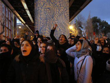 Protestatarii Din Iran Atacați Cu Gloanțe De Cauciuc Libertatea