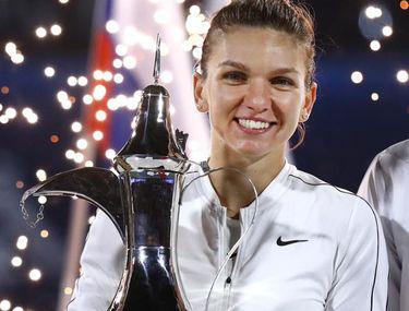 Simona Halep și A Prezentat Trofeul Din Dubai Alături De Iubitul