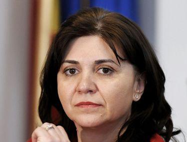 Monica Anisie a recunoscut că infrastructura şcolară nu ...