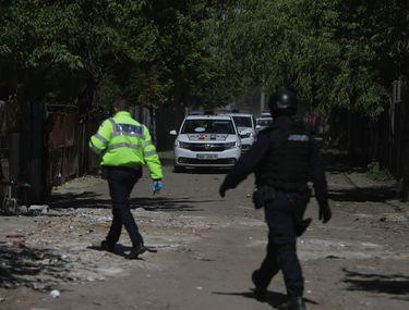 Descinderi In Forță In Sintești Intervine Poliția și Garda De Mediu Libertatea