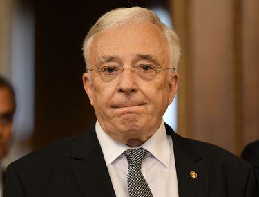Astăzi Incepe Procesul Lui Mugur Isărescu In Care Cnsas A Cerut Constatarea Calităţii De Colaborator Al Securităţii Stiri știri Romania Libertatea Libertatea