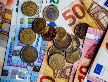 Curs Bnr 20 August Leul Scade In Faţa Monedei Europene Si A Dolarului Stiri știri Romania Libertatea Libertatea