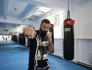 Andrei Stoica și Fratele Lui Bogdan Sunt Rivali In Noul Sezon Al Emisiunii Ferma De La Pro Tv Cand Eram Mici Ne Puneam Mănușile De Iarnă și Ne Luptam Prin Casă
