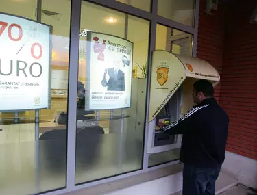 Banca Transilvania AmendatÄƒ Cu 100 000 De Euro DupÄƒ Ce A Intrebat Un Client Ce Face Cu Banii Iar RÄƒspunsul SÄƒu Ironic A Ajuns Celebru Pe Internet Libertatea