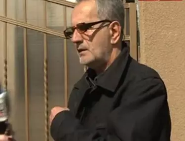 Scandalul Pe Copilul MÄƒdÄƒlinei Manole ContinuÄƒ Ion Manole A Mers SÄƒ È™i Viziteze Nepotul Petru Mircea Nu L A Primit In CasÄƒ Video Libertatea
