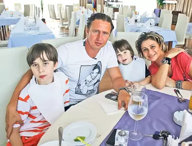 LaurenÅ£iu Reghecampf A ScÄƒpat Ieftin In Procesul Cu Fosta SoÅ£ie Vezi Cat PlÄƒteste Pensie AlimentarÄƒ Pentru Luca Fiul Lor Libertatea