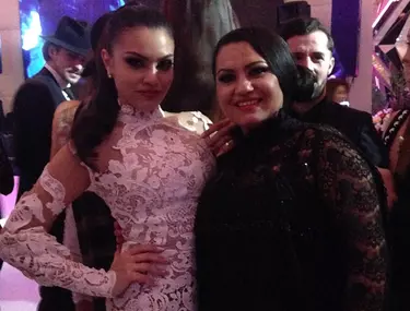 Majorat Cu Lacrimi Bani È™i Diamante Pentru Carmen Adrian Minune È™i SoÈ›ia Lui Cati I Au Organizat SambÄƒtÄƒ SearÄƒ Fiicei Lor O Petrecere Mare Cat O NuntÄƒ Video Exclusiv Libertatea